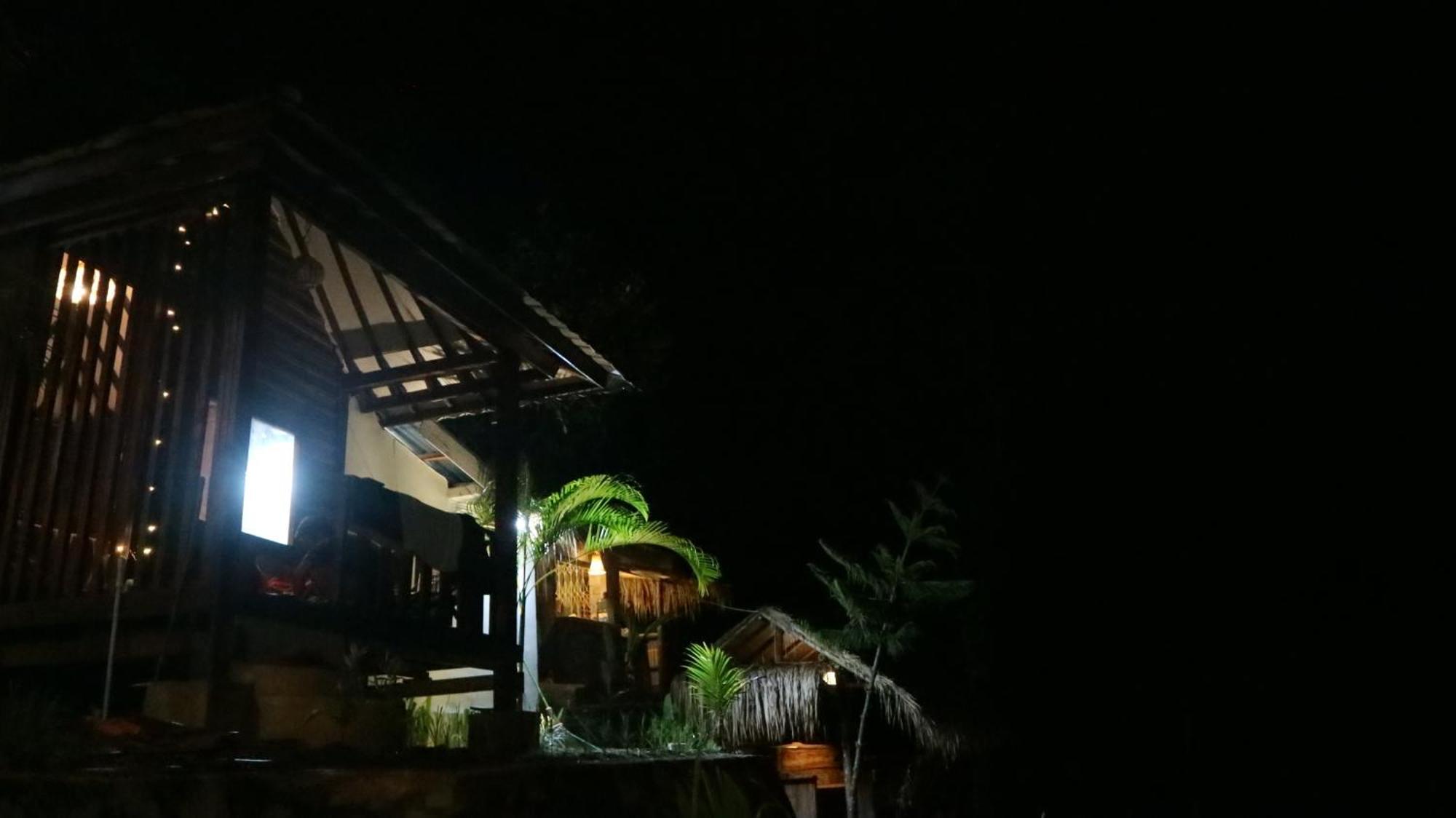 ホテル Selatan Rinjani テテバトゥ エクステリア 写真